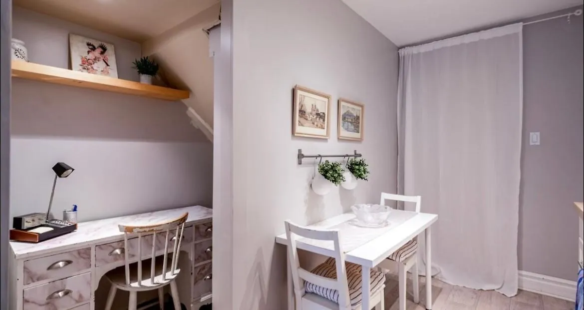 Downtown Studio In Leslieville With Hot Tub Hotel Toronto Guest house