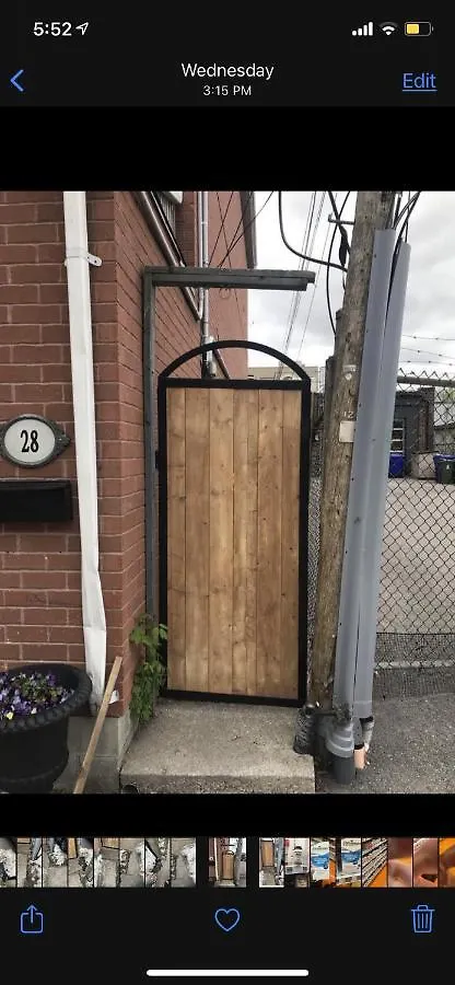 Guest house Downtown Studio In Leslieville With Hot Tub Hotel Toronto Canada