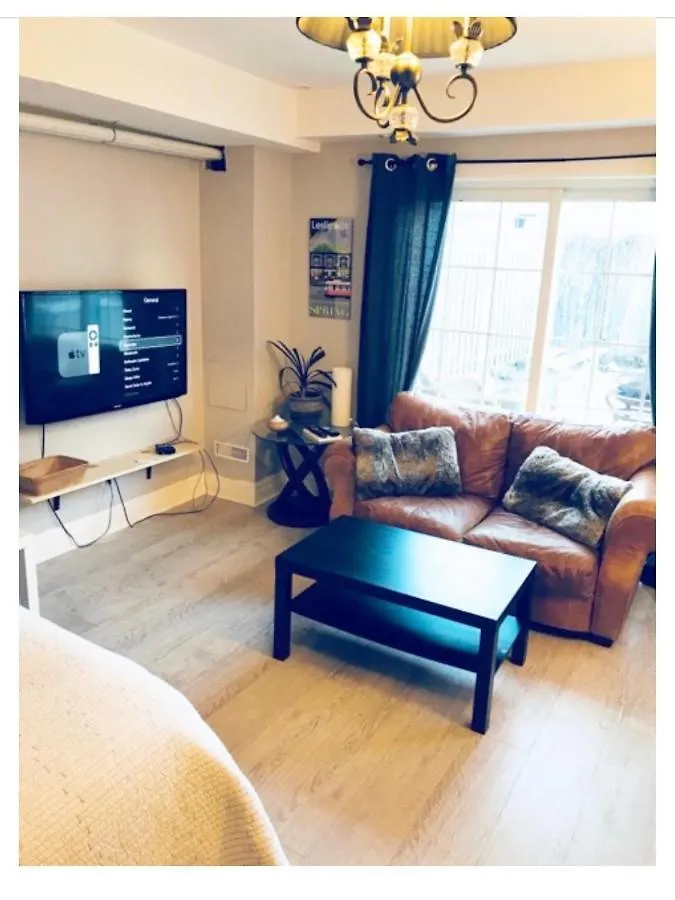 ホテルDowntown Studio In Leslieville With Hot Tub トロント 0*,